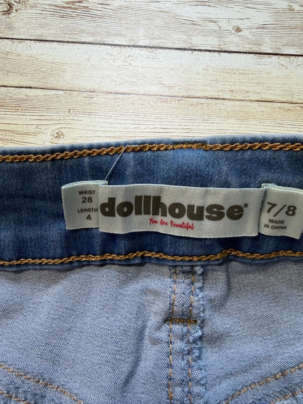 Dollhouse Curvy Light Blue Denim Shorts Tan Studded Belt size 7/8 Waist 28 NEW - Picture 9 of 14